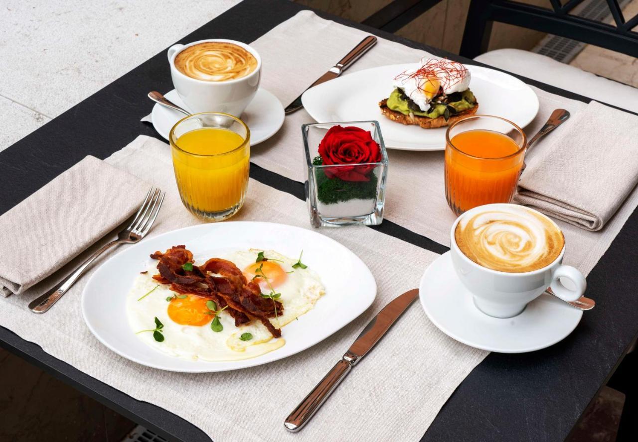 Radisson Collection Hotel, Palazzo Nani 威尼斯 外观 照片 A breakfast at the hotel
