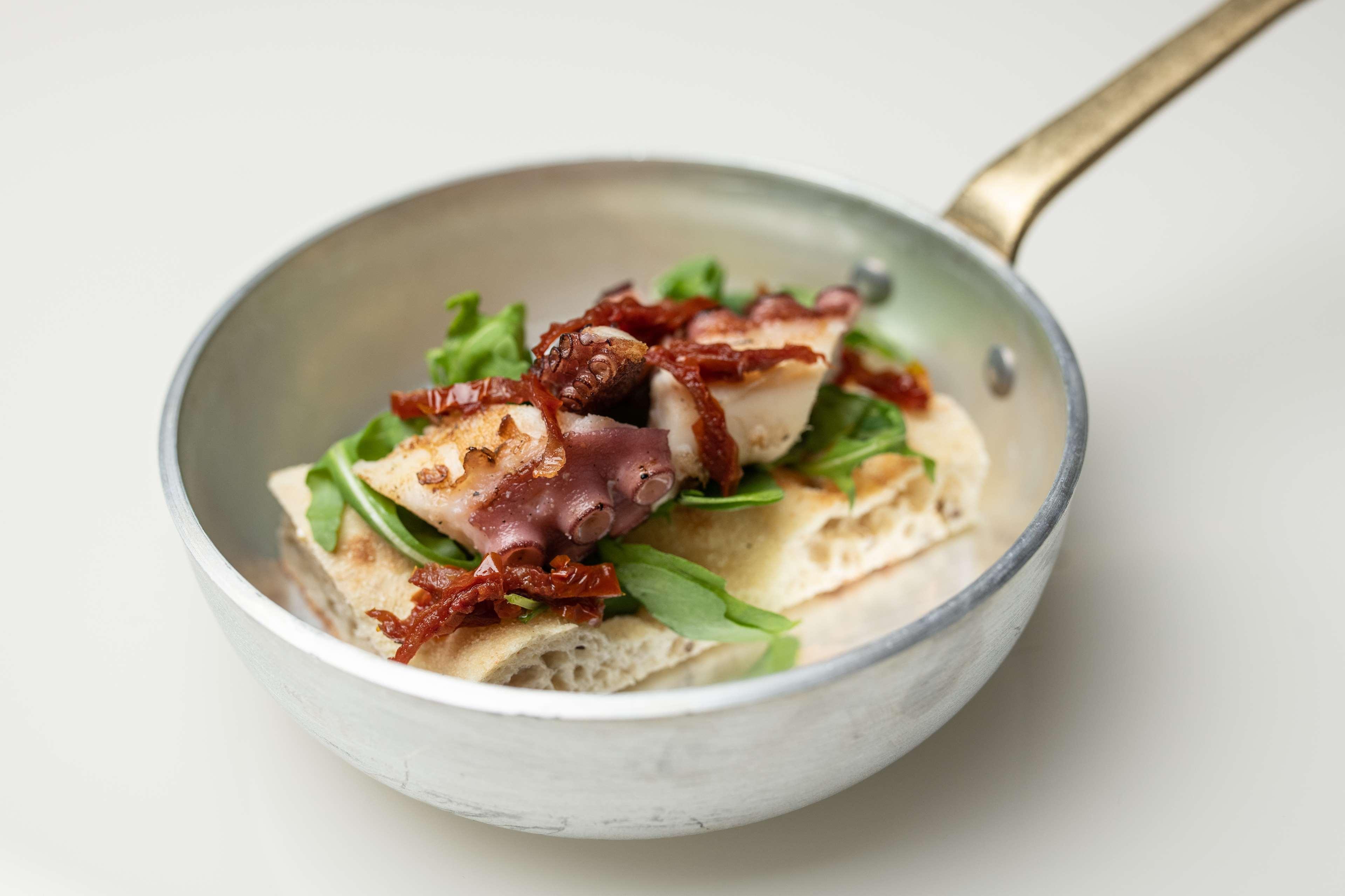 Radisson Collection Hotel, Palazzo Nani 威尼斯 外观 照片 A dish of chicken liver with bacon and tarragon