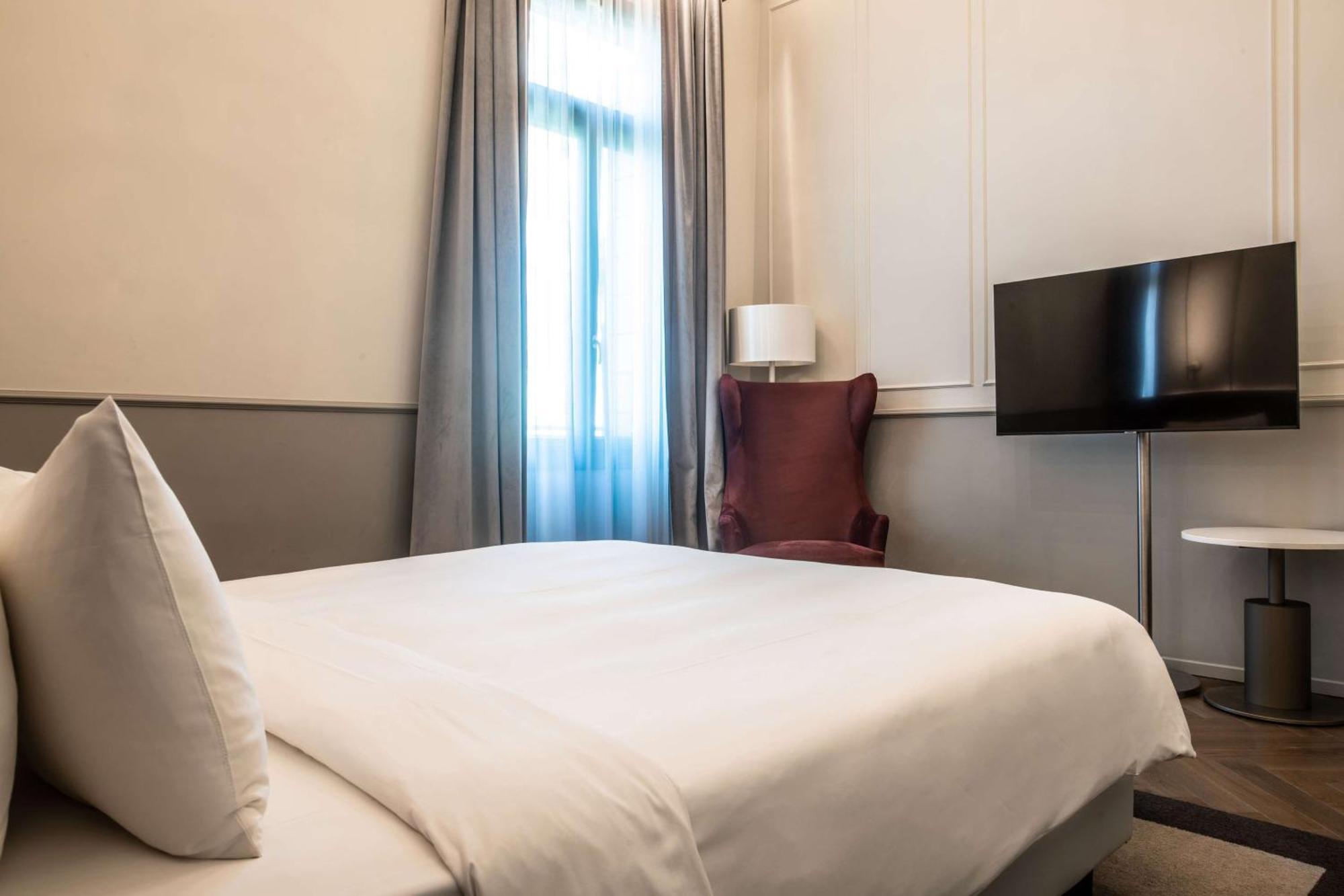 Radisson Collection Hotel, Palazzo Nani 威尼斯 外观 照片 A room at the hotel