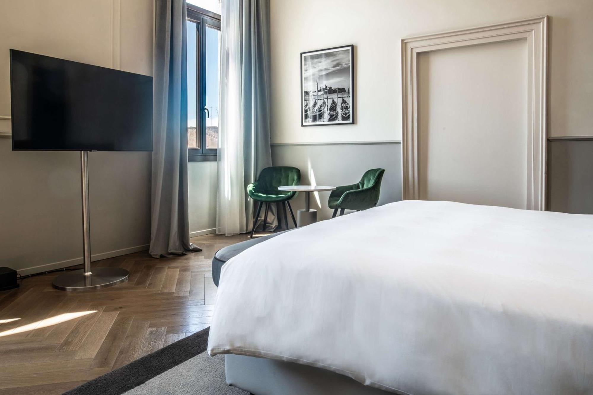 Radisson Collection Hotel, Palazzo Nani 威尼斯 外观 照片 A room at the hotel