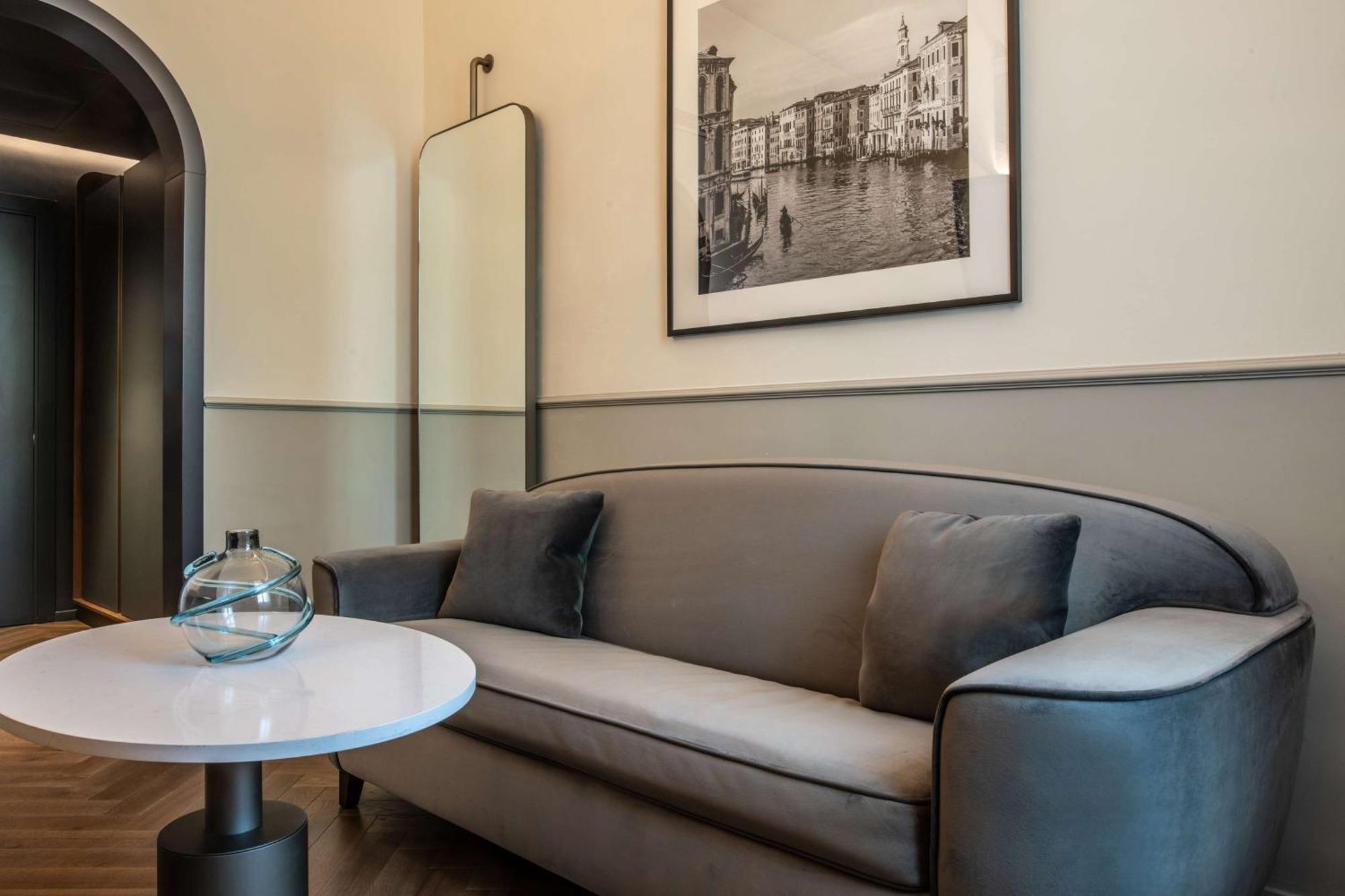 Radisson Collection Hotel, Palazzo Nani 威尼斯 外观 照片 A sofa