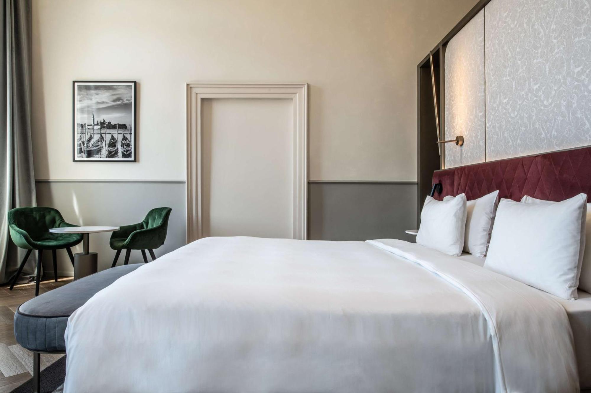 Radisson Collection Hotel, Palazzo Nani 威尼斯 外观 照片 A bedroom at the hotel