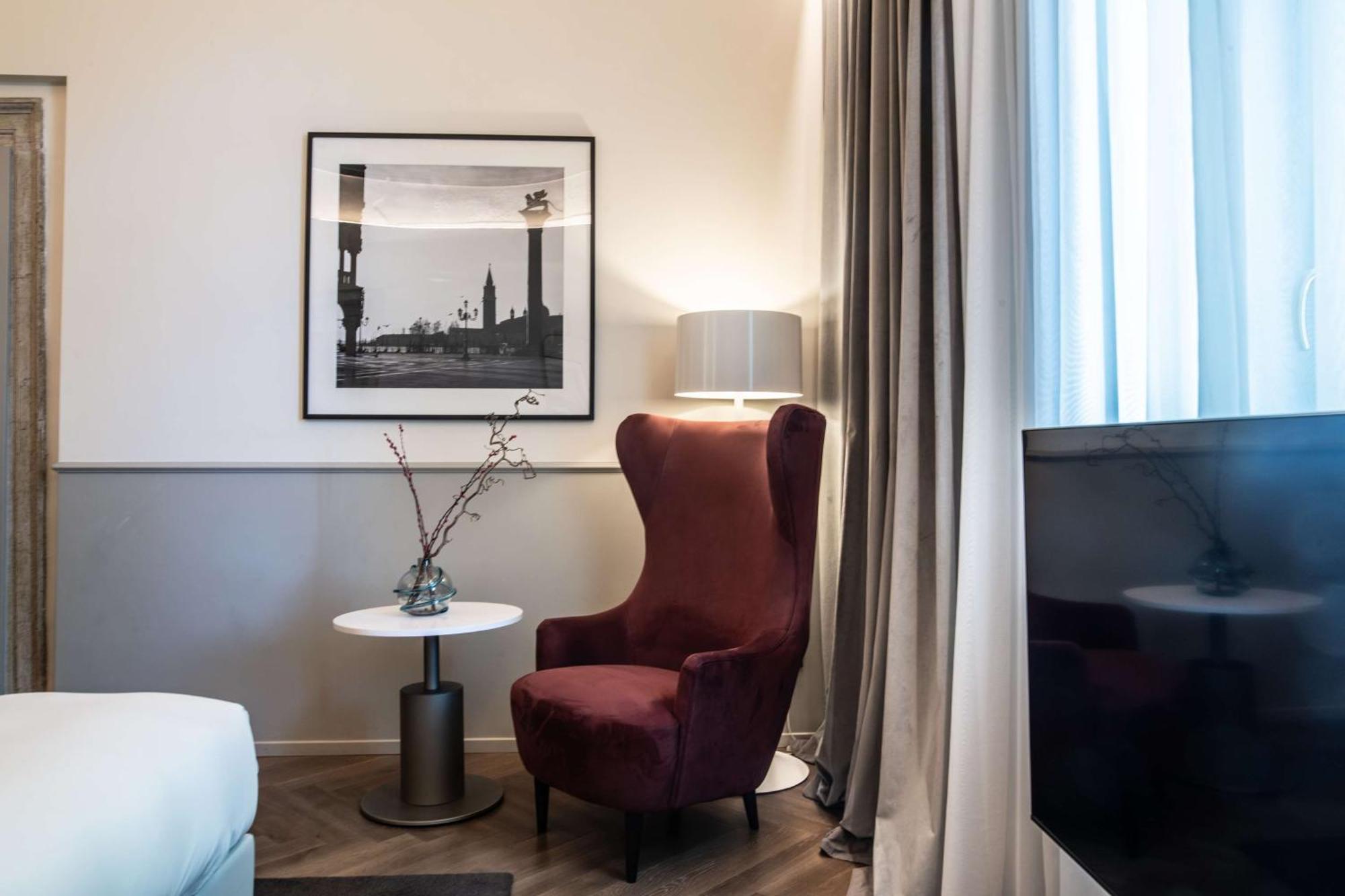 Radisson Collection Hotel, Palazzo Nani 威尼斯 外观 照片 A room at the hotel