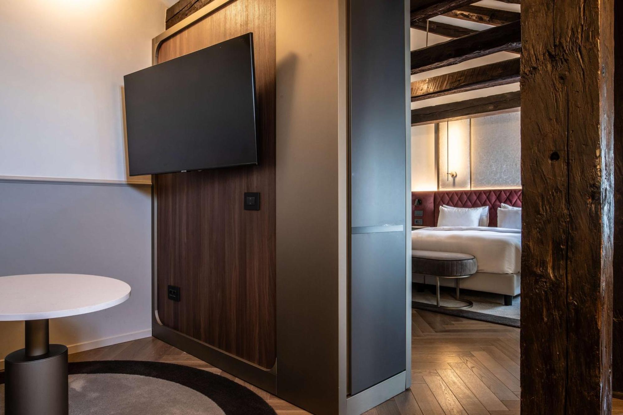 Radisson Collection Hotel, Palazzo Nani 威尼斯 外观 照片 A room at the hotel