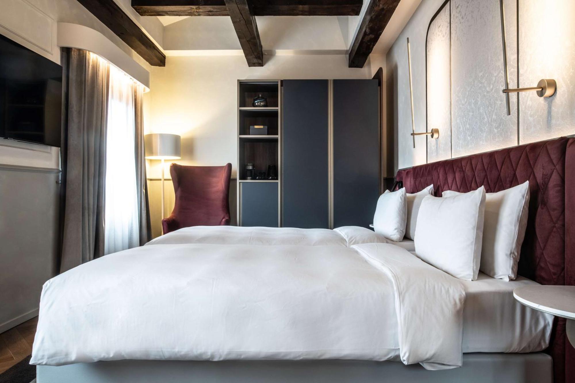 Radisson Collection Hotel, Palazzo Nani 威尼斯 外观 照片 A bedroom at the hotel