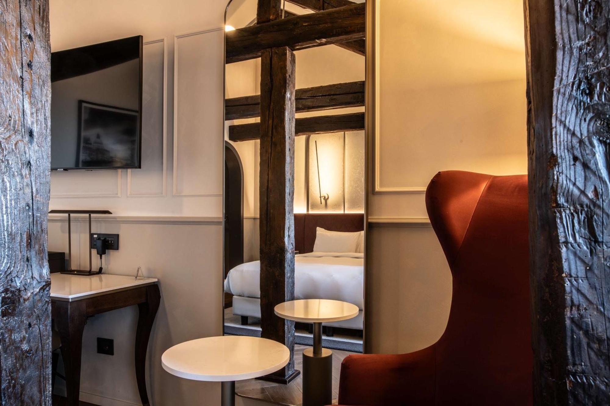 Radisson Collection Hotel, Palazzo Nani 威尼斯 外观 照片 A room at the hotel